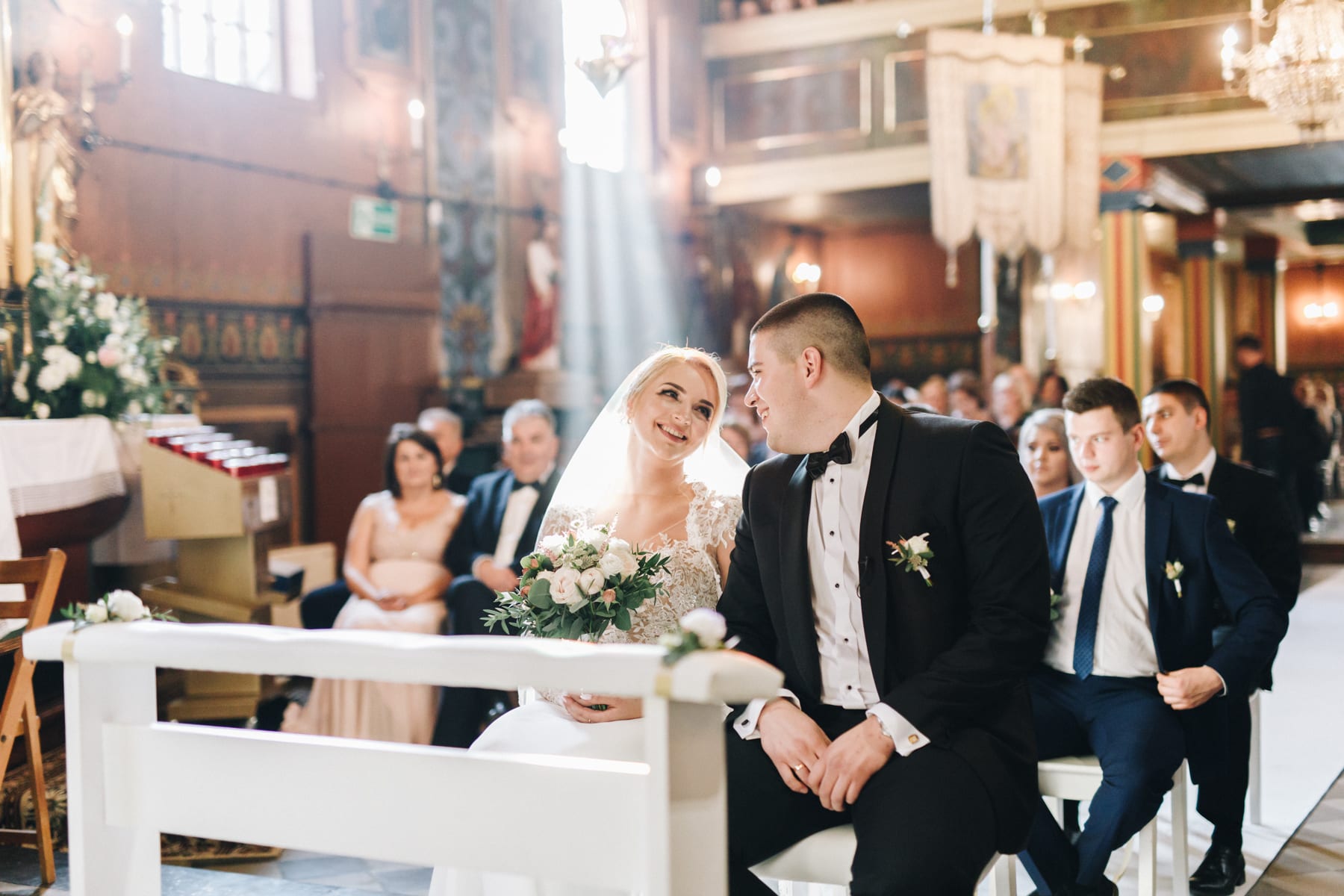 Ślub w drewnianym kościele-58